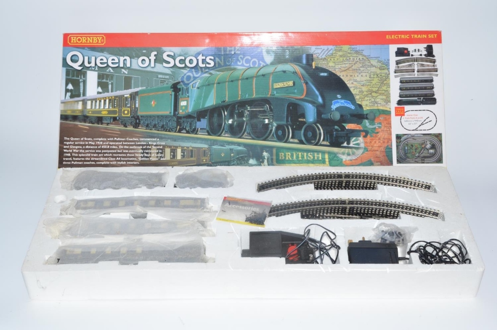 Boxed Hornby Queen Of Scots OO gauge electric train set (R1024) with Golden Plover loco and tender