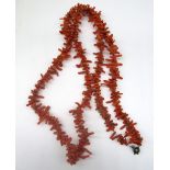 Early C20th coral necklace, L82cm