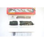 Hornby R. 350 OO gauge B.R. Class A4 4-6-2 "Mallard" locomotive and tender