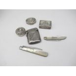 Geo.V hallmarked Sterling silver vesta case by Thomas & Marshall, Birmingham 1917, three small