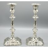 Pair of C18th style Geo.V hallmarked silver candlesticks, spool sconces on knopped column and