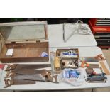 Collection of hand tools incl. saws, 2 Record and 1 Stanley No5 woodworking planes etc