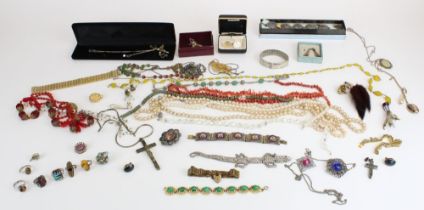 Collection of costume jewellery incl. Navajo silver rings, micromosaic bracelet etc (qty)
