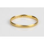 22ct yellow gold plain wedding band, stamped 22, size M, 1.4g