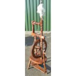 Modern stained and turned wooden spinning wheel, H135cm