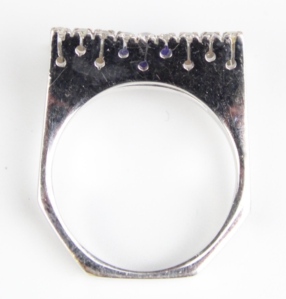 Modernist amethyst and white metal designer dress ring, the tapered baguette cut amethyst - Image 5 of 5