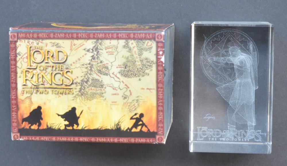 Collection of Lord Of The Rings collectables and and ephemera to include Royal Mint/New Zealand Post - Image 10 of 16