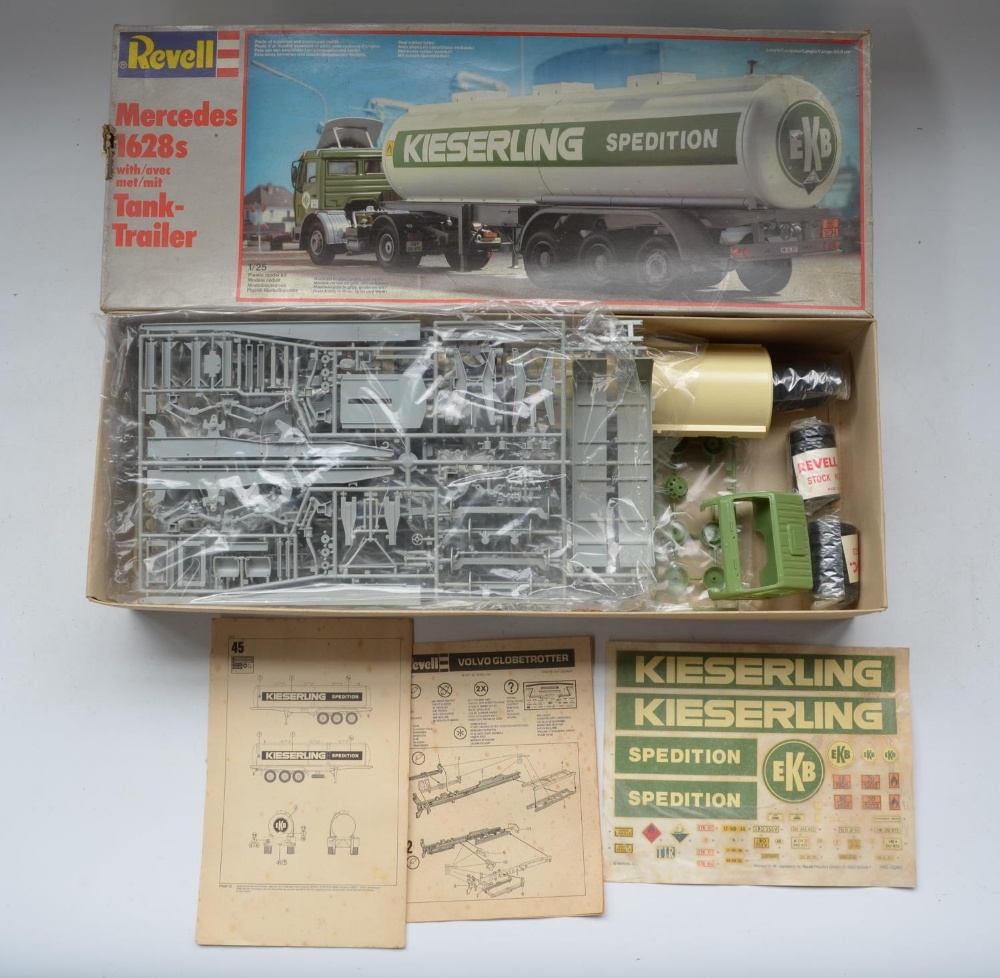 Revell 1/25 Peterbuilt Car Transporter (started), Revell 1/25 Mercedes 1628s with Tank Trailer ( - Image 5 of 10