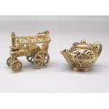 9ct yellow gold steam engine charm, stamped 375, and a 9ct yellow gold filigree teapot, stamped 375,