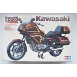 Tamiya 1/6 scale Kawasaki KZ1300B Touring motorbike Big Scale No21 model kit (item no 16021/7800),