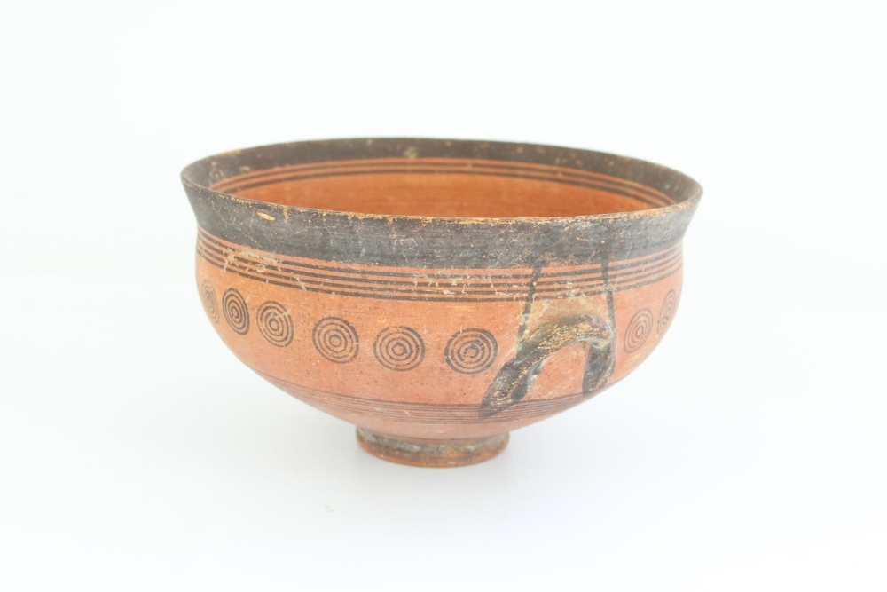 Cypriot Cypro-Archaic period terracotta skyphos, black border with concentric circle decoration, - Image 2 of 3