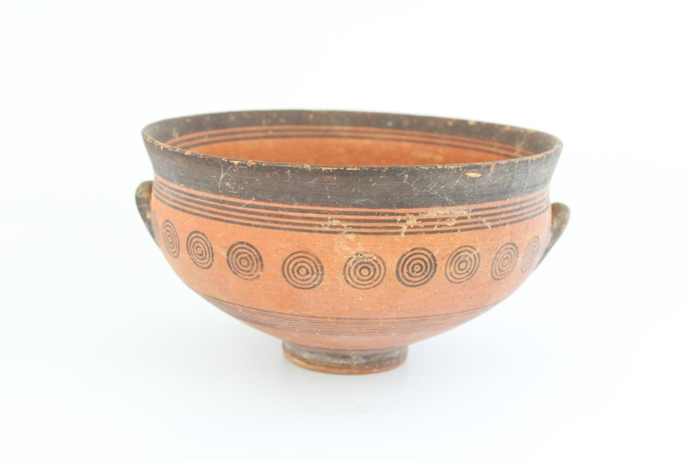 Cypriot Cypro-Archaic period terracotta skyphos, black border with concentric circle decoration,
