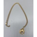 14ct yellow gold horse head and stirrup pendant, stamped 585, on 9ct yellow gold chain, stamped 9kt,