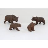 Early C20th Black Forest bear family of four wooden carved graduating bear figures, H7cm max (4)
