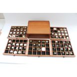 Specimen coin cabinet of five trays containing mixture of coins incl. Roman, commemoratives and
