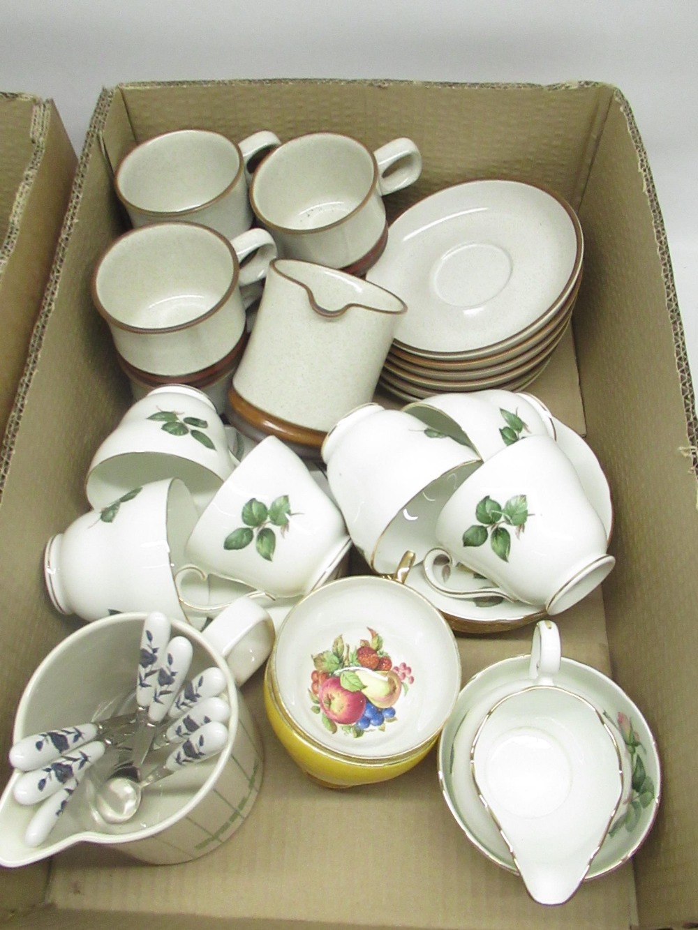 Royal Worcester Strathmore 14 piece coffee service, Wedgwood Pink Garland 15 piece tea service, - Image 3 of 3
