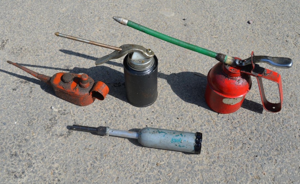 3 oilers, a small grease gun, collection of Bryce Lucas Diesel injector nozzle assembly tips service - Image 6 of 6