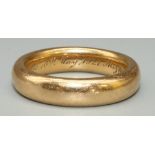 18ct yellow gold wedding band, inscription to interior 'Bell to Jack 16th May 1927 "Mizpah"',