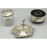 George V hallmarked silver circular ring box, with hinged tortoishell lid on three cabriole legs,
