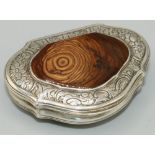 George III serpentine D shaped table snuff box, hinged lid inset with a polished brown agate panel