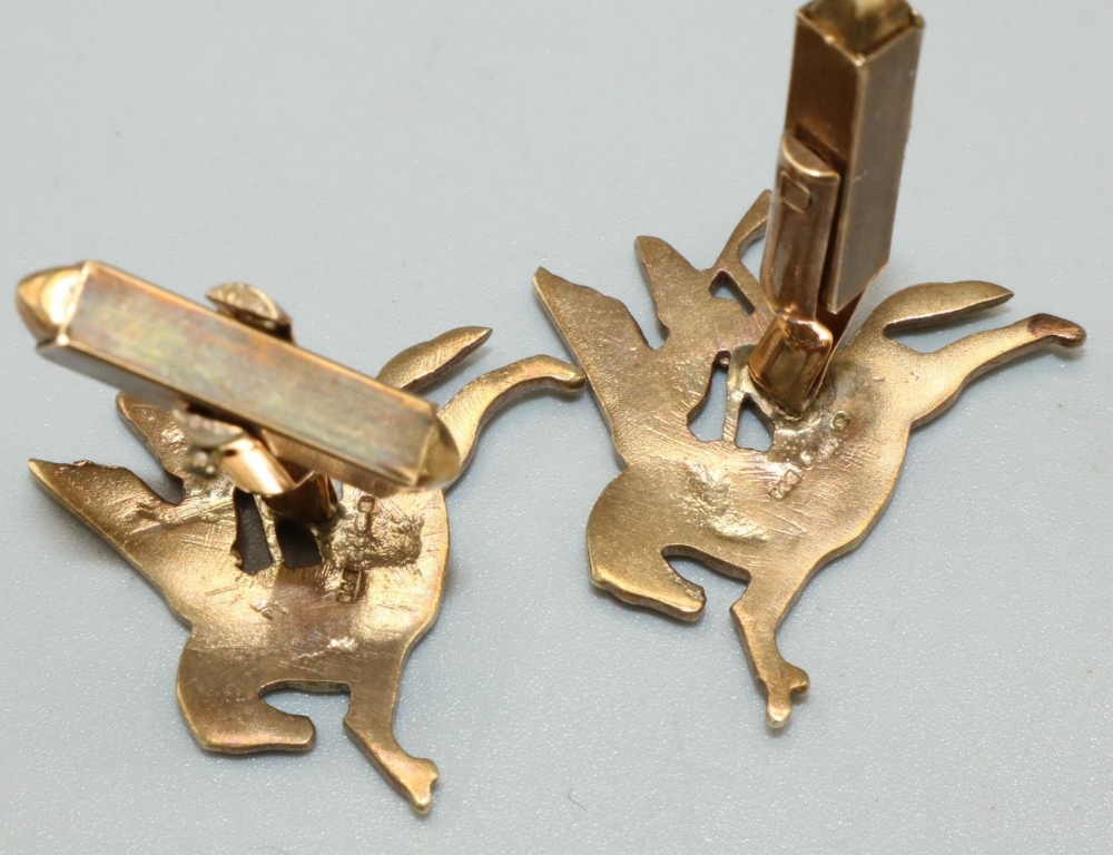 Pair of gold Pegasus and Bellerophon cuff links and matching tie pin, commissioned by a former - Image 2 of 2