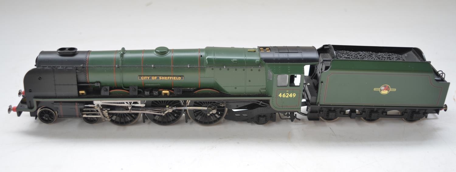 Boxed Hornby OO gauge City Of Sheffield BR 4-6-2 Class 8P electric locomotive with tender (R2782XS), - Image 2 of 4