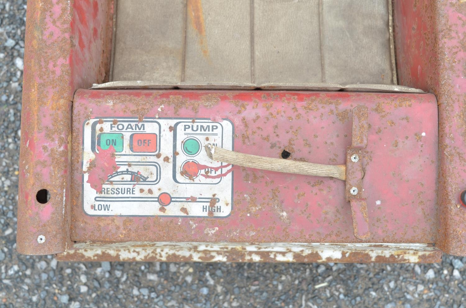 Vintage Mobo "Fire Chief" pressed steel child's pedal car (in need of restoration). Pedal function - Image 6 of 10