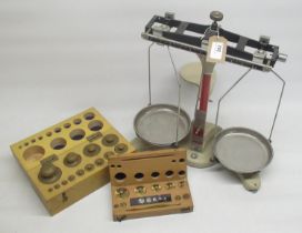 Ohaus, Florham Park, N.J. U.S.A. - Model 1600 Heavy Duty Laboratory Balance H39cm and two cased sets