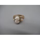 9ct yellow gold cameo ring, stamped 375, size N1/2, 2.2g