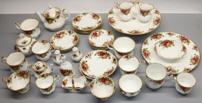 Royal Albert Old Country Roses tea ware, incl. cake stand, small teapot H14.5cm, sugar bowl and