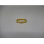 22ct yellow gold wedding band, stamped 22, size N, 3.7g