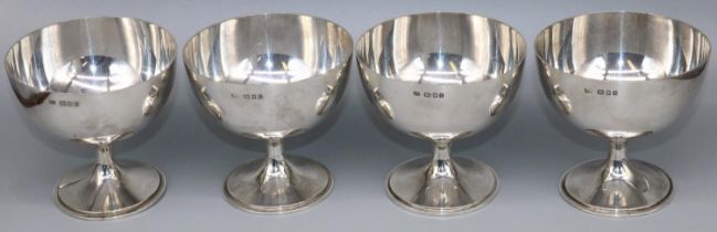 Harlequin set of four George V-V1 hallmarked silver pedestal grapefruit dishes, on circular tapering