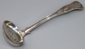 George 111 hallmarked silver Queens pattern sifter spoon, possibly Thomas Wallis (II) & Jonathan