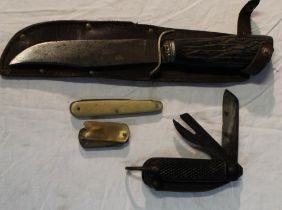 Collection of knives inc. Military Jack knife and a William Rodgers of Sheffield Bowie Knife, etc.