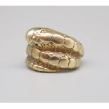 9ct yellow gold snake ring set with coloured glass eyes, stamped 375, size N, 8.9g