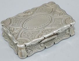 Victorian hallmarked silver shaped rectangular vinaigrette, hinged cover with a scroll cartouche