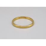 22ct yellow gold wedding band, stamped 22, size N1/2, 2.7g