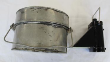 WWI British 'D' shaped mess tin, with original handle and pan handle. Stamped 249 on lid. A WWII