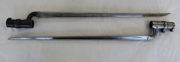 Pair of Snider-Enfield rifle socket bayonets, both marked with WD E1 and crows foot arrow. blade