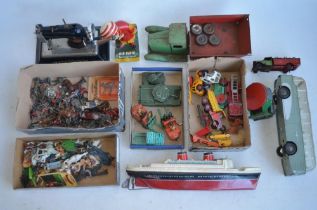 Collection of vintage toys to include a plastic Mettoy friction powered Glasgow bus model (in