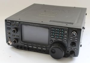 ICOM IC-746 amateur Ham radio transceiver with original box