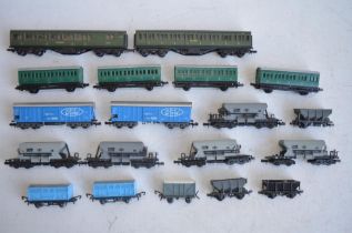 Collection of N gauge passenger and goods wagons to include Peco, Lone-Star and Trix. Please note