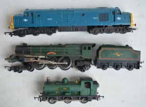 Boxed Hornby Tri-Ang OO gauge electric train set RS24, 0-4-0 tank engine with 3 goods wagons and 3