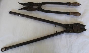 WWI period German heavy duty wire cutters and a pair of pioneer wire cutters with wooden handles