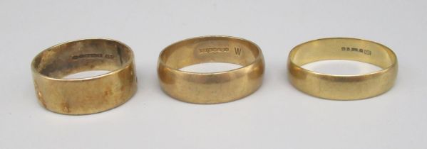 Three 9ct yellow gold band rings, all stamped 375, sizes S1/2, W, W1/2, gross 11.7g