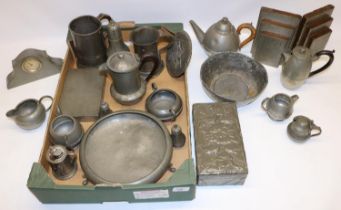 Late C19th and later pewter, incl. Victorian pint and quart tankards, hammered pewter items incl.