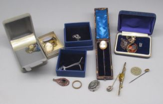 Collection of unmarked and costume jewellery, including a tie pin with diamond set to centre, a
