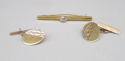 18ct yellow gold bar brooch set with single diamond, stamped 750, 3.9g, and a pair of 9ct yellow