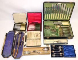 Cased set of six butter knives, hallmarked silver bands and green bakelite handles, Sheffield