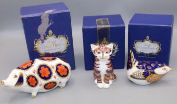 Three Royal Crown Derby paperweights: Kitten, Wren, and Pig, with boxes (3)